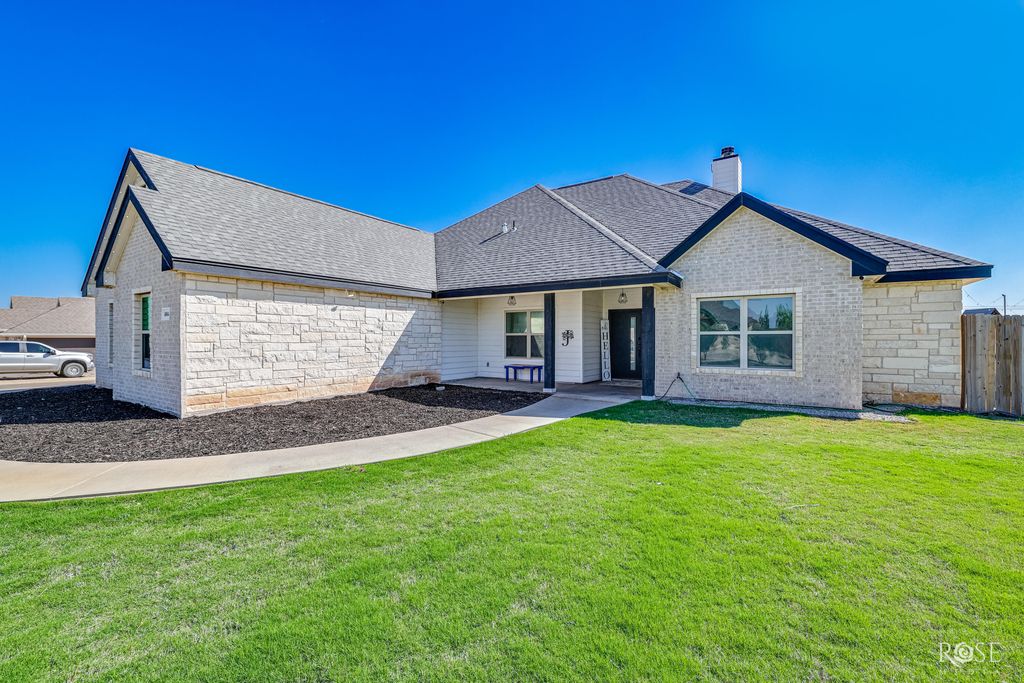 Image 4 of property listing at 4804 Cheetah Run, San Angelo, TX 76901