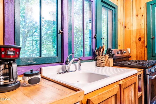 2832 Joyner Hills Lane, Sevierville, TN 37876