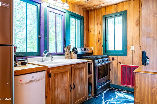 2832 Joyner Hills Lane, Sevierville, TN 37876