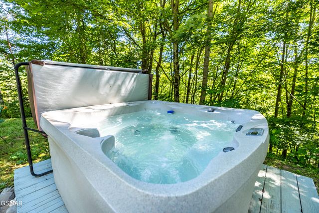 2832 Joyner Hills Lane, Sevierville, TN 37876