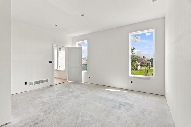 5902 HARLAN CT, Columbia, MO 65201