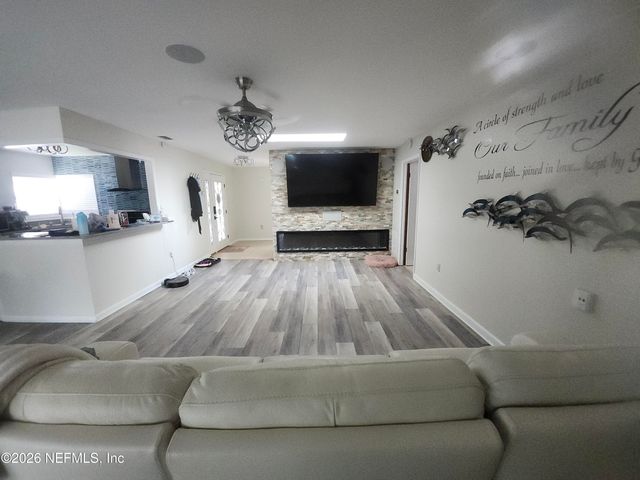 4 CHIPPEWAY Court, Palm Coast, FL 32137