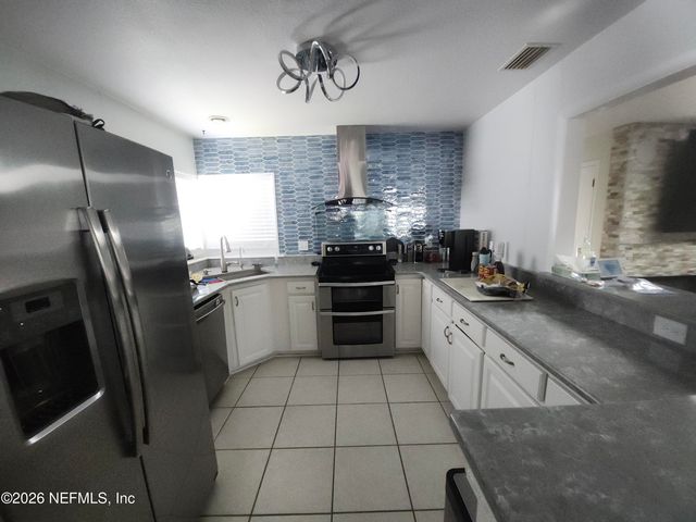 4 CHIPPEWAY Court, Palm Coast, FL 32137