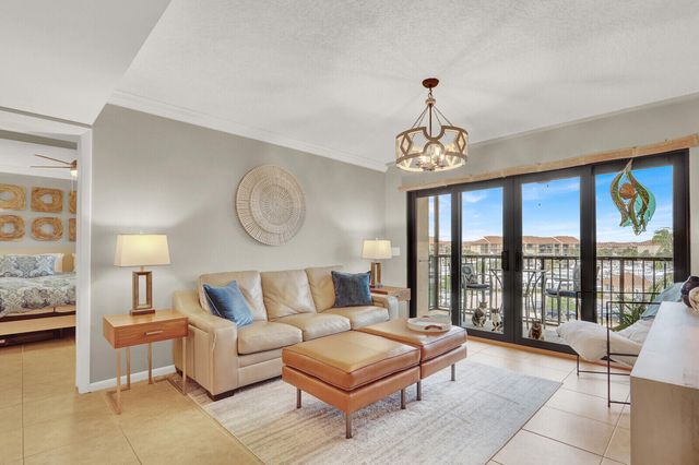 901 Seafarer Circle 403, Jupiter, FL 33477