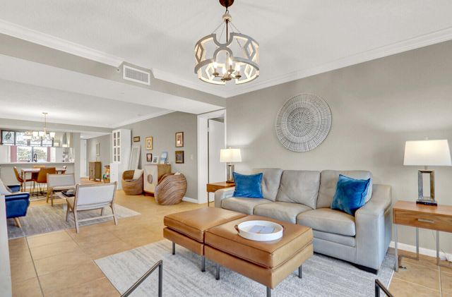 901 Seafarer Circle 403, Jupiter, FL 33477