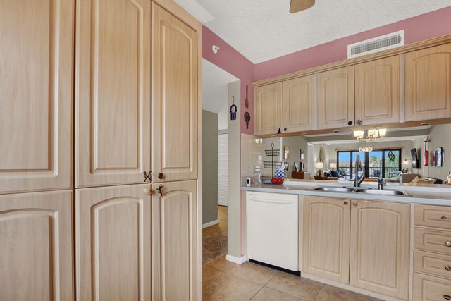 901 Seafarer Circle 403, Jupiter, FL 33477