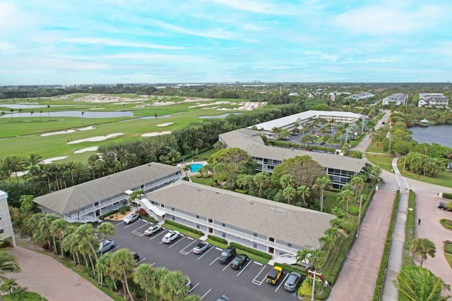 901 Seafarer Circle 403, Jupiter, FL 33477