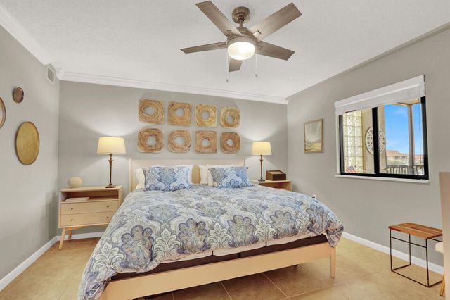 901 Seafarer Circle 403, Jupiter, FL 33477