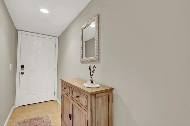 901 Seafarer Circle 403, Jupiter, FL 33477