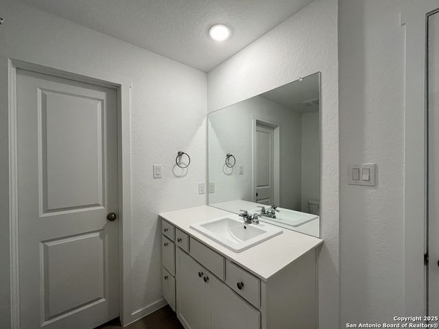 534 CHEVRE RD, New Braunfels, TX 78130