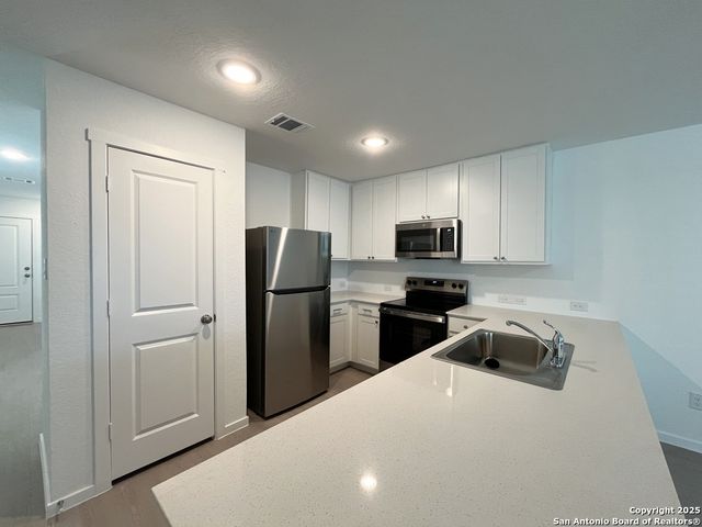 534 CHEVRE RD, New Braunfels, TX 78130