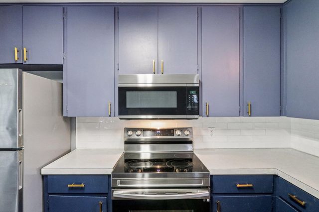 755 E Bellville ST, Giddings, TX 78942