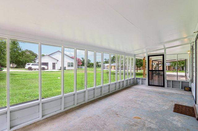 755 E Bellville ST, Giddings, TX 78942