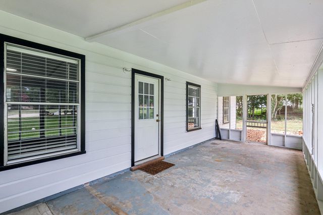 755 E Bellville ST, Giddings, TX 78942