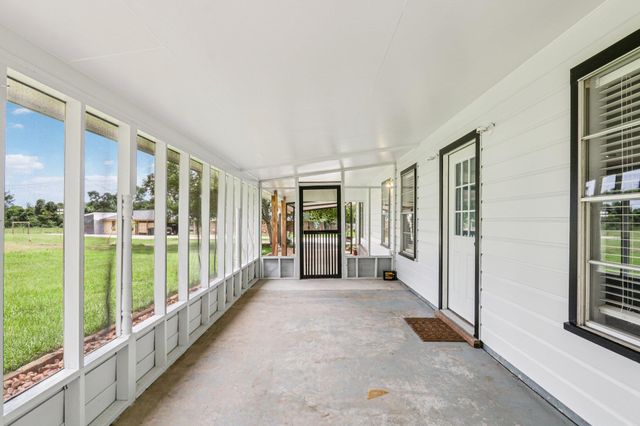 755 E Bellville ST, Giddings, TX 78942