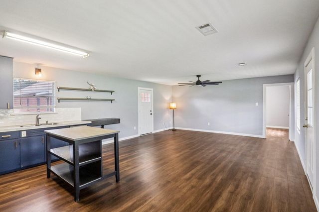 755 E Bellville ST, Giddings, TX 78942