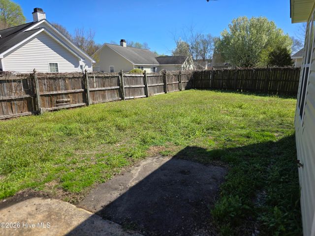 1200 Saint Charles Circle, Greenville, NC 27834