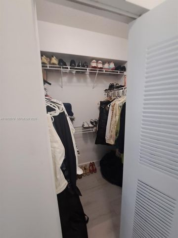 5077 NW 7th St 912, Miami, FL 33126