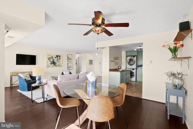 307 Yoakum Pkwy Apt 821, Alexandria, VA 22304