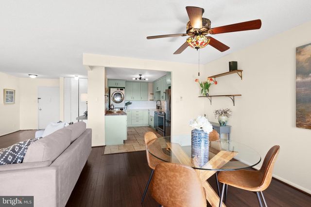 307 Yoakum Pkwy Apt 821, Alexandria, VA 22304