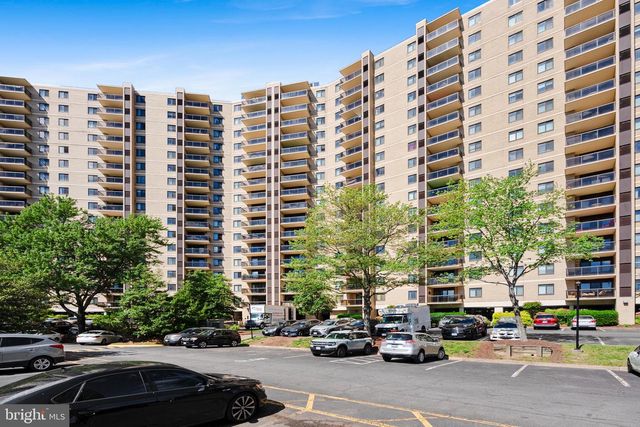 307 Yoakum Pkwy Apt 821, Alexandria, VA 22304
