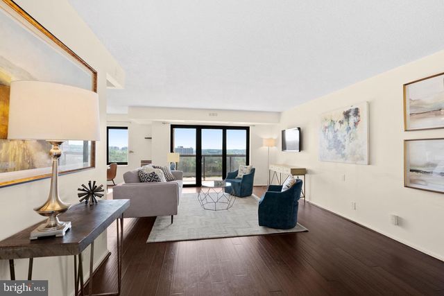 307 Yoakum Pkwy Apt 821, Alexandria, VA 22304