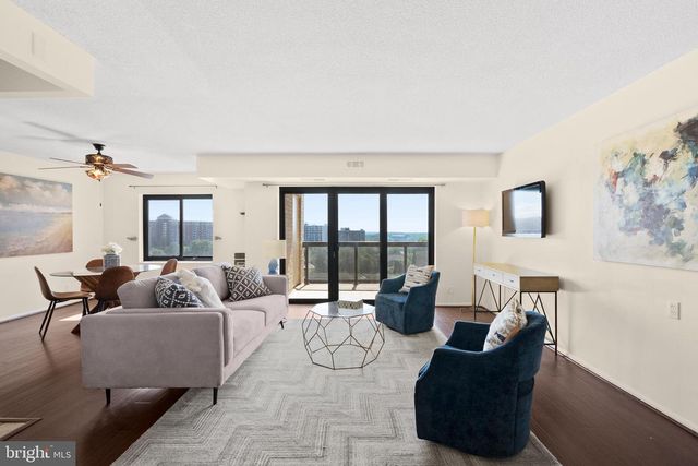 307 Yoakum Pkwy Apt 821, Alexandria, VA 22304