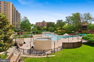 307 Yoakum Pkwy Apt 821, Alexandria, VA 22304