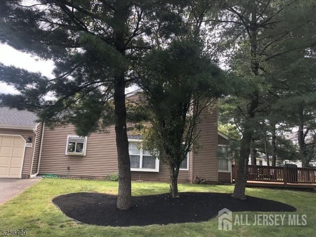 173 Jordans Circle, Franklin Twsp, NJ 08873