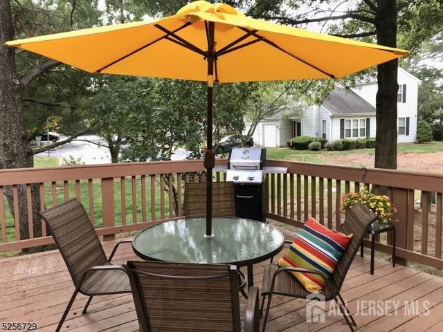 173 Jordans Circle, Franklin Twsp, NJ 08873
