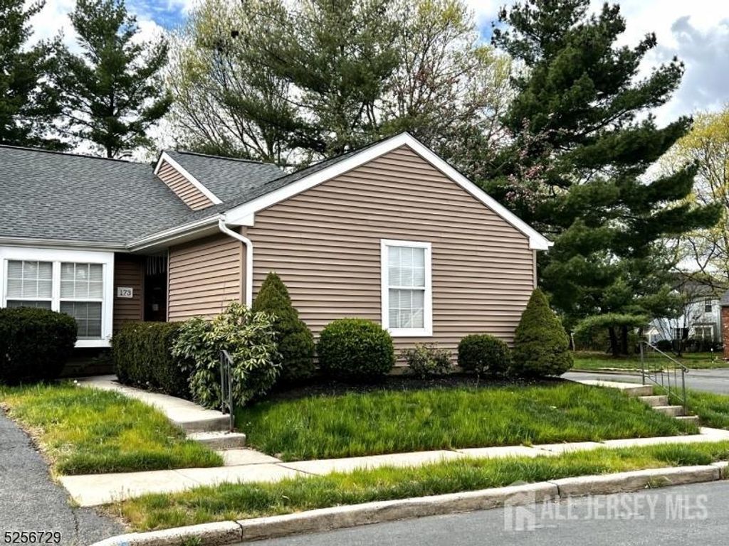 173 Jordans Circle, Franklin Twsp, NJ 08873