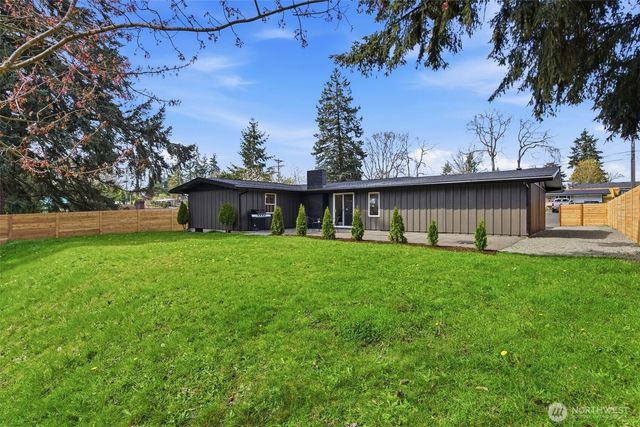 8102 Oakridge Drive SW, Lakewood, WA 98498