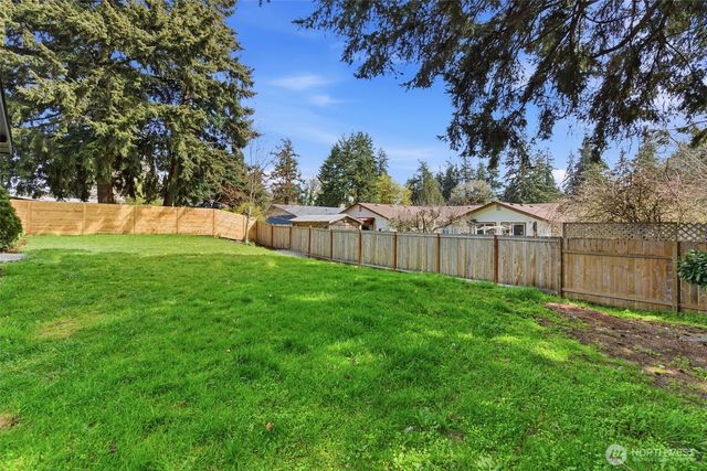 8102 Oakridge Drive SW, Lakewood, WA 98498