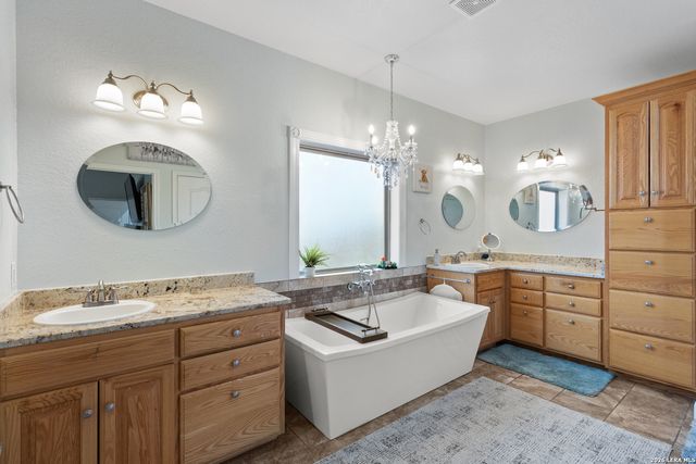 43 Red Fox, Poteet, TX 78065