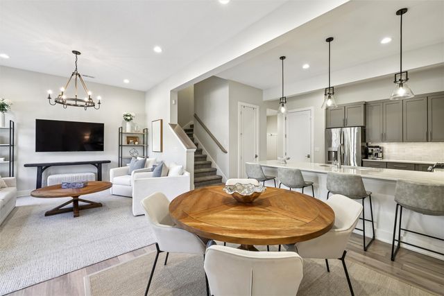 857 E 2nd Street, Des Moines, IA 50309