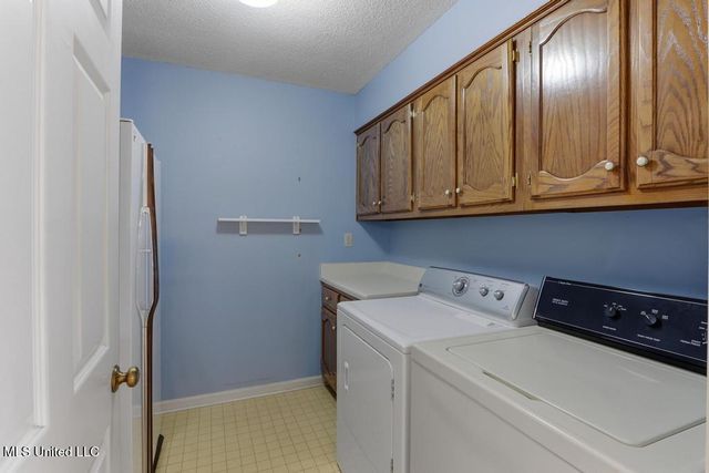 828 Snow Pine Drive, Southaven, MS 38671