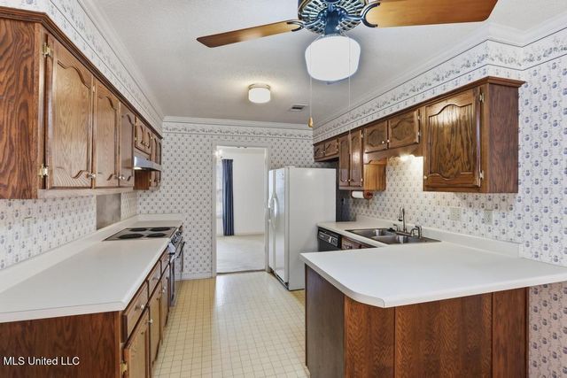 828 Snow Pine Drive, Southaven, MS 38671