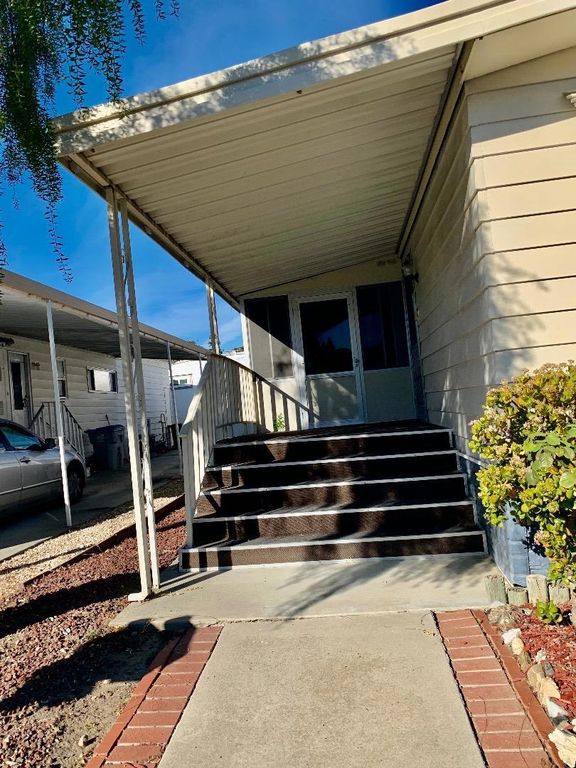 Image 5 of property listing at 102 Quail Hollow Drive, San Jose, CA 95128