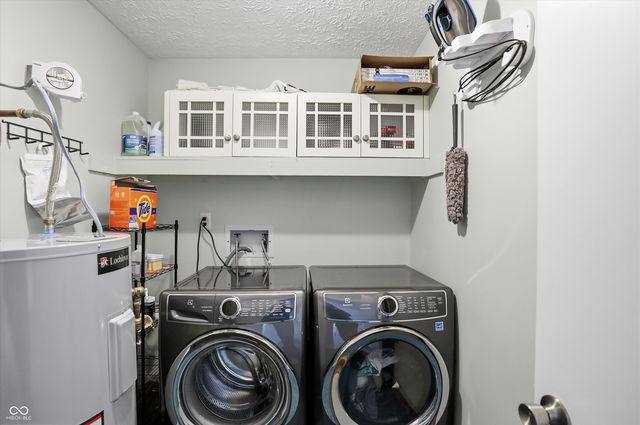 1105 Fox Trail Drive E, New Palestine, IN 46163