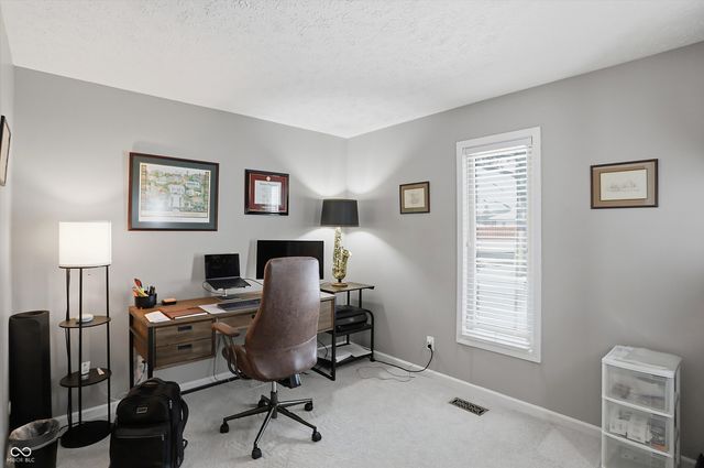 1105 Fox Trail Drive E, New Palestine, IN 46163