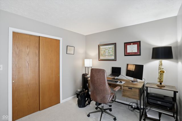 1105 Fox Trail Drive E, New Palestine, IN 46163