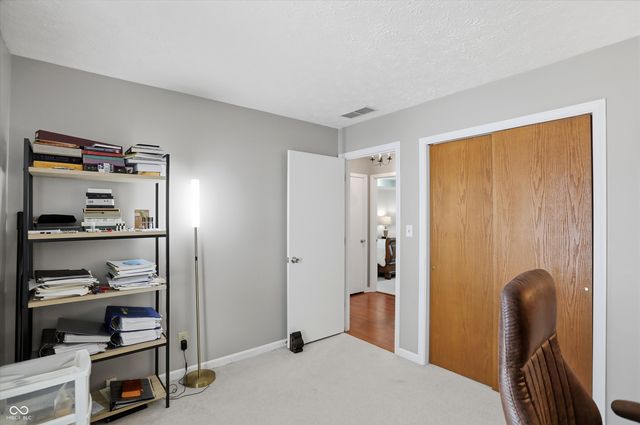 1105 Fox Trail Drive E, New Palestine, IN 46163