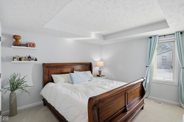 1105 Fox Trail Drive E, New Palestine, IN 46163