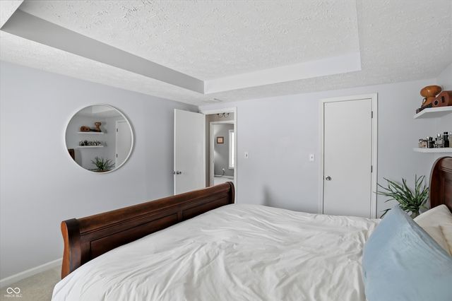 1105 Fox Trail Drive E, New Palestine, IN 46163