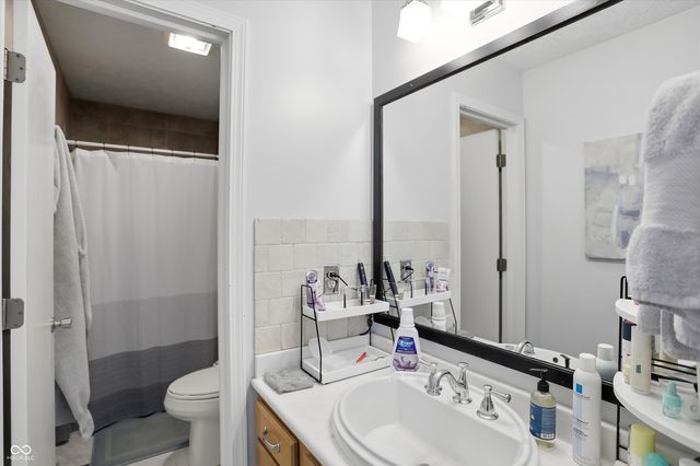 1105 Fox Trail Drive E, New Palestine, IN 46163