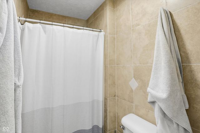 1105 Fox Trail Drive E, New Palestine, IN 46163