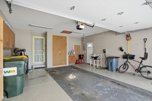 1105 Fox Trail Drive E, New Palestine, IN 46163