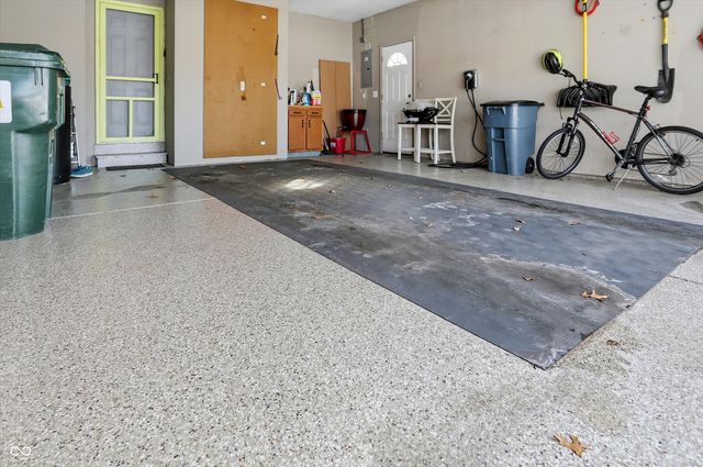 1105 Fox Trail Drive E, New Palestine, IN 46163