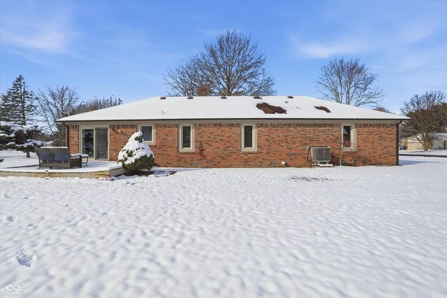 1105 Fox Trail Drive E, New Palestine, IN 46163