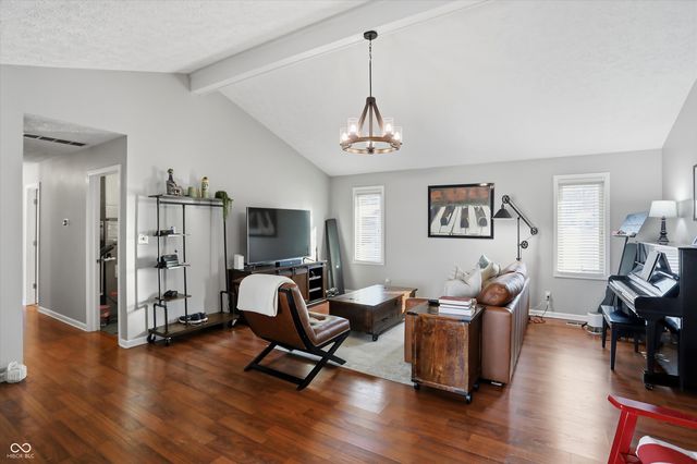 1105 Fox Trail Drive E, New Palestine, IN 46163